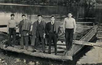 Familia de barqueiros de Quelhepam